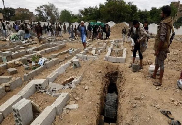 حملات الموت والمقابر الجماعية منجزات حوثية وحيدة منذ الانقلاب (تقرير)