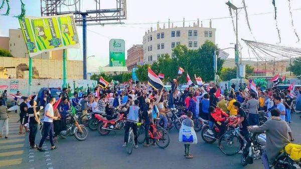 مظاهرة شعبية حاشدة في صنعاء انتصاراً للعلم الجمهوري