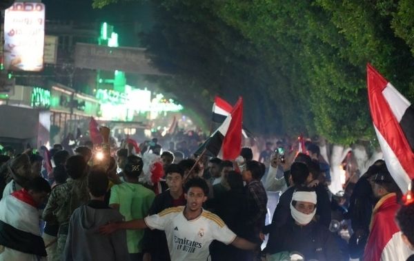نادي النقابات المهنية يتضامن مع الشباب المحتفلين بـ "سبتمبر" ويدين اعتداءات الحوثي