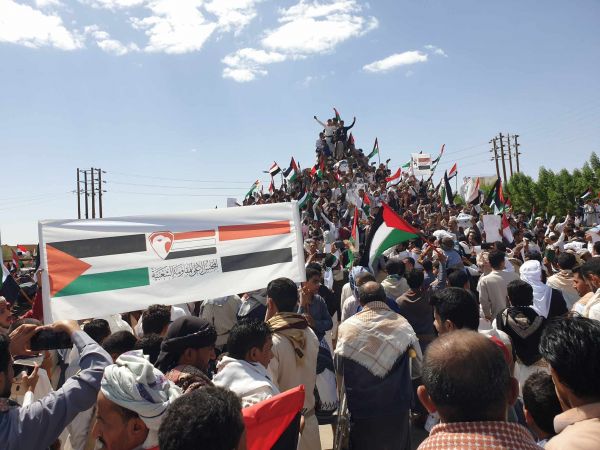 مسيرات في المدن اليمنية تندد بجرائم الاحتلال الإسرائيلي بحق الشعب الفلسطيني