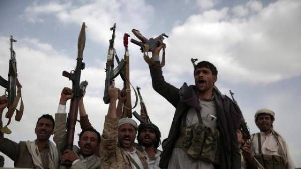 سياسة "فرق تسد" الحوثية تتسبب باشتباكات دامية بين "قبيلتين" في أرحب