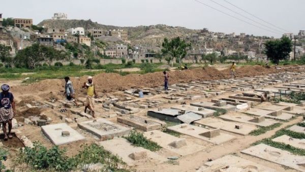 دفن جثة 88 مختطفاً تم تصفيتهم داخل سجون "الحوثي"