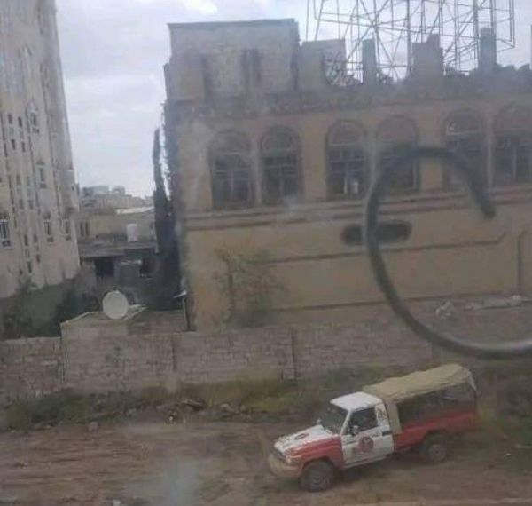 مليشيا الحوثي "تحاصر" منزلاً لـ "أسرة" في صنعاء وتختطف عدداً من أفر ادها