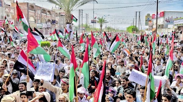 تظاهرات في مدن يمنية تنديدا بالجرائم المستمرة لقوات الاحتلال الإسرائيلي بحق سكان غزة