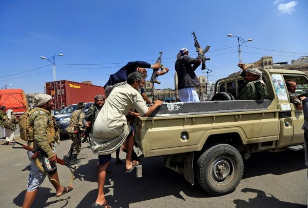 في "ذمار" مليشيا الحوثي تختطف "مواطنين" نشروا تفاصيل انفجار صاروخ