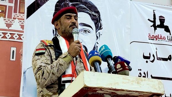 الحكومة تتهم الحوثي بالوقوف وراء محاولة اغتيال رئيس الأركان وتدعو المجتمع الدولي لإدانتها