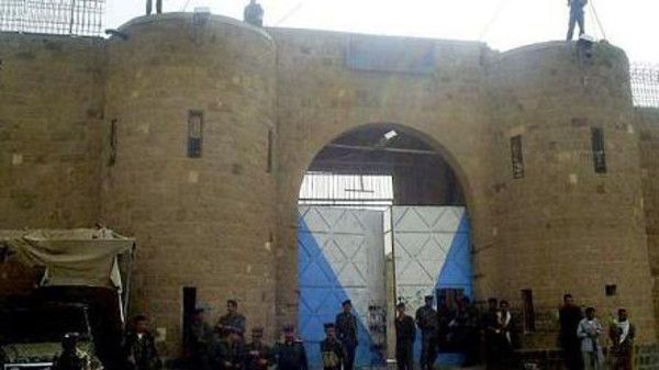 فاقت جرائم إسرائيل.. تفاصيل الإرهاب الحوثي بحق المختطفين في سجن الأمن المركزي بصنعاء 