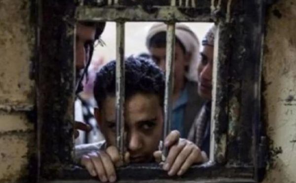 مليشيا الحوثي تخضع نزلاء السجون لفعاليات طائفية تحت مسمى "ذكرى الشهيد"