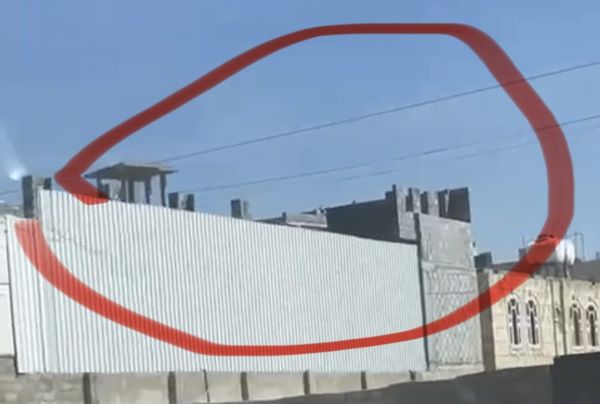 جريمة مركبة.. عناصر حوثية تبني طوابق جديدة في سطح منزل "العمراني" بصنعاء
