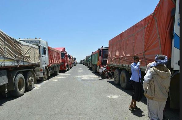 مليشيا الحوثي تغلق الطريق الرابطة بين صنعاء وحجة أمام شاحنات النقل الثقيل