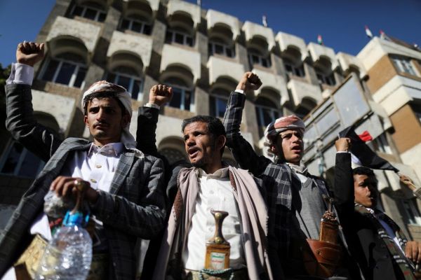 فكرة شيطانية.. رصد خاص لـ "تناولات" الشارع اليمني عن ممارسات الحوثي المستنسخة من تنظيمات الإرهاب الأخرى