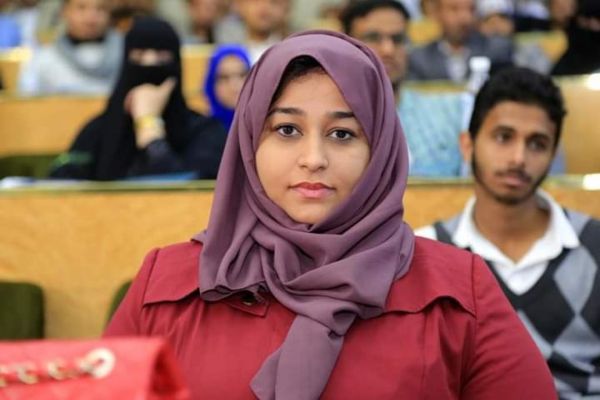شقيق الناشطة العرولي يكشف اعتزام مليشيا الحوثي تنفيذ قرار إعدامها في ميدان عام بصنعاء