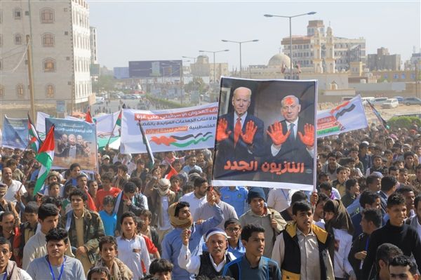 مسيرة شعبية غاضبة في مأرب تندد بجرائم الاحتلال الاسرائيلي بحق قطاع غزة 