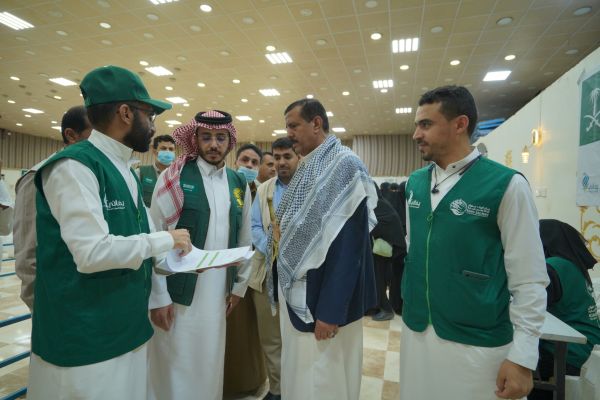 مركز الملك "سلمان" يدشن توزيع مشروع زكاة الفطر في اليمن