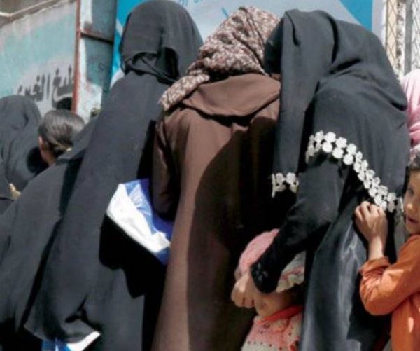 مقابل تخمة الحوثي.. الفقر وغلاء الأسعار "يصادران" فرحة "العيد" على سكان "صنعاء"