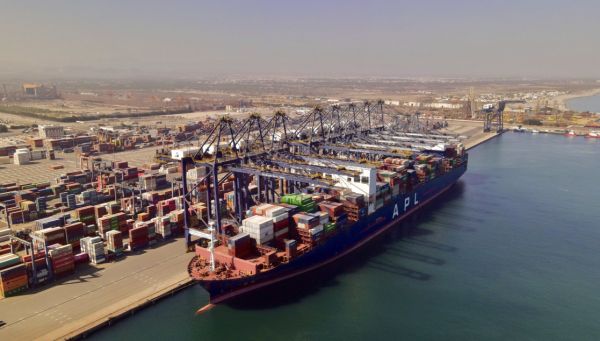 ميناء صلالة العماني "يعلن" توفيره مساراً بديلاً مع استمرار تهديدات "الحوثيين" في البحر الأحمر