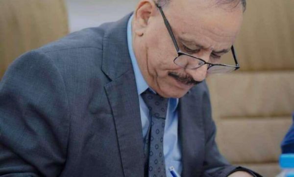 "وزير النقل" يوجه اليمنية بنقل كافة اداراتها من صنعاء الى العاصمة المؤقتة عدن