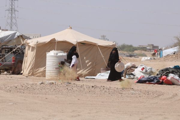 الظروف الاقتصادية تجبر 263 أسرة نازحة في مأرب على مغادرة منازلها