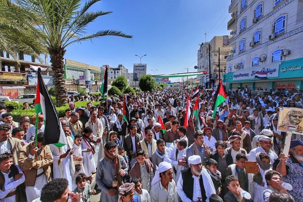 وقفة جماهيرية حاشدة في مأرب تستنكر استمرار جرائم الاحتلال بحق سكان غزة