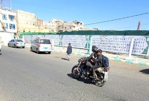 صنعاء .. مليشيا الحوثي تخصص شارعا رئيسيا لصور قتلاها الجدد