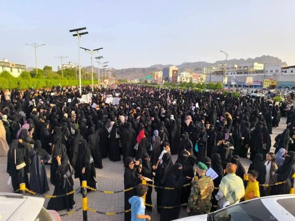   تظاهرة نسائية في عدن للمطالبة بتحسين الأوضاع المعيشية  