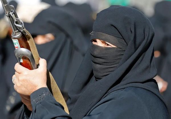 "زينبيات" ينهبن منزل عائلة "المدعى" في صنعاء
