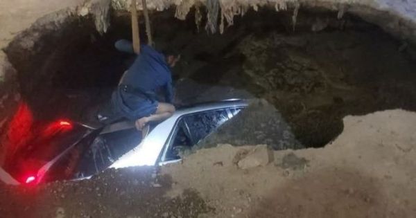 نجاة أسرة من موت محقق بعد سقوط سيارتهم في بيارة جنوب صنعاء