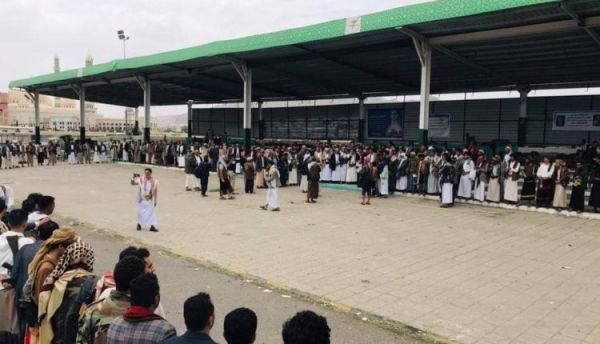 صنعاء.. قبائل البيضاء تبدأ الاعتصام في ميدان السبعين للمطالبة بإطلاق سراح مختطفي «حمة صرار»