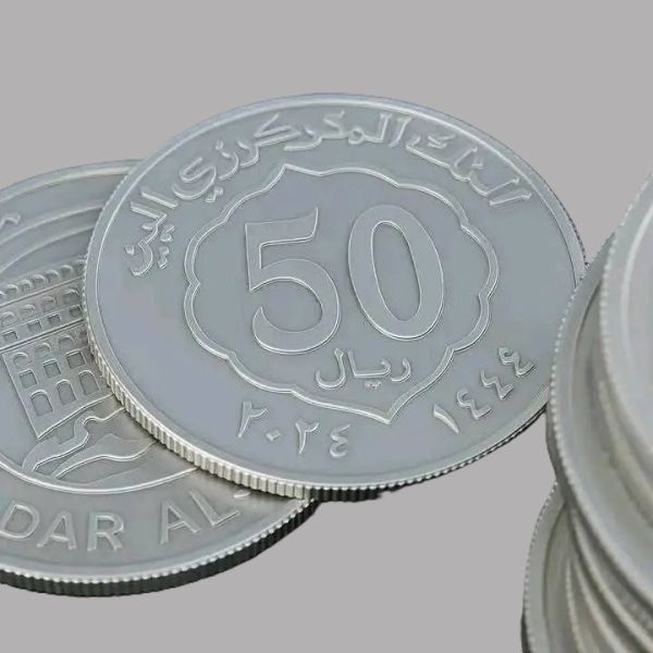 الصحفي"وفيق صالح": طباعة عملة نقدية في صنعاء يعزز الانفصال النقدي وتمس سيادة العملة الوطنية