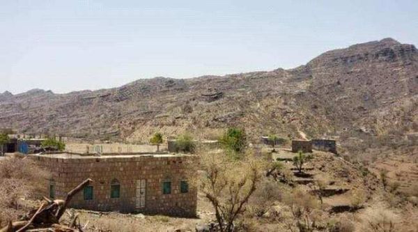 استشهاد طفلة وإصابة شقيقها بشظايا قذيفة هاون أطلقتها المليشيا على المنازل غرب تعز