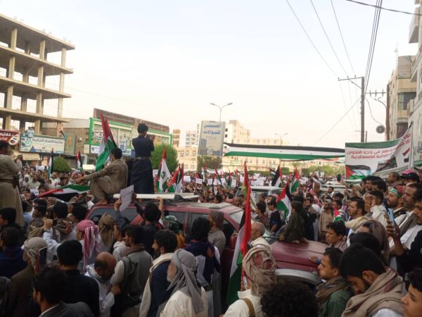 وقفة شعبية غاضب في مأرب تندد بحرب الإبادة الإسرائيلية بحق سكان غزة