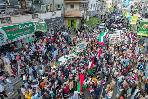 مسيرة حاشدة في تعز تضامنًا مع غزة  