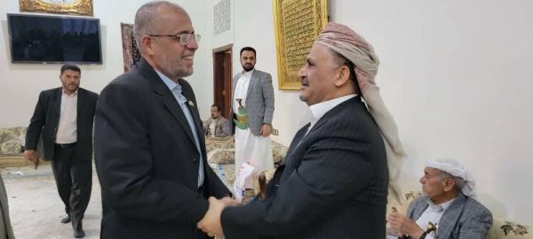 اتهام الحوثيين للشيخ الأحمر بعرقلة اسناد غزة يثير سخرية اليمنيين