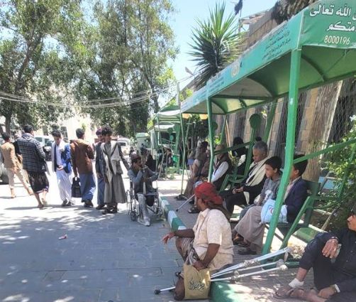 صنعاء.. عشرات الجرحى الحوثيين يشكون تجاهل قيادة الجماعة لمعاناتهم