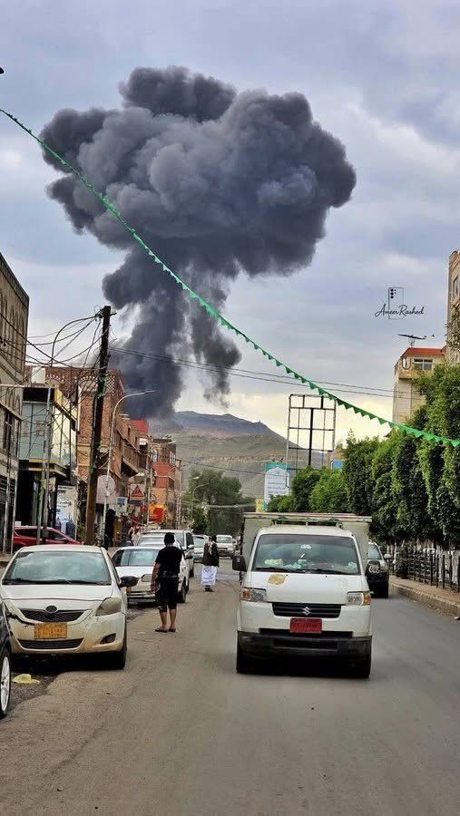 استهدفت مقرًّا للقيادة والتحكم ومخازن وقود ومجمعًا حكوميًا.. غارات إسرائيلية على مواقع في صنعاء والجوف