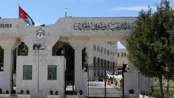 نقلتها طائرة عسكرية.. الأردن يعلن تحرير مواطنته "لانا شكري" المسؤولة بالأمم المتحدة والتي احتجزها الحوثيون في صنعاء