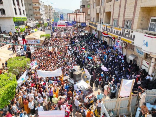  تعز.. تظاهرات حاشدة للمطالبة بالقبض على المتهمين بقتل إفتهان المشهري