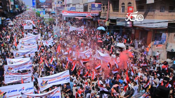 تعز.. مسيرة جماهيرية حاشدة بمناسبة الذكرى الـ63 لثورة 26 سبتمبر