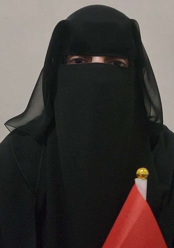 الناشطة "عواطف علي" تطالب بإيقاف الجرائم والانتهاكات الحوثية بحق النساء في صنعاء
