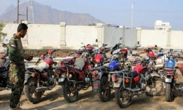 الحوثيون يواصلون احتجاز آلاف الدراجات في صنعاء ويحرمون الأسر من مصدر رزقها