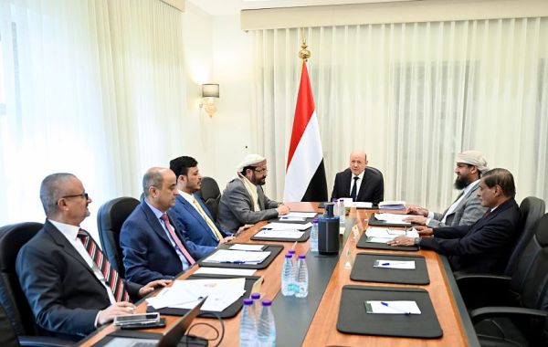 مجلس القيادة يجدد دعمه للحكومة والبنك المركزي لمواصلة الإصلاحات المالية والاقتصادية مجلس القيادة يجدد دعمه للحكومة والبنك المركزي لمواصلة الإصلاحات المالية والاقتصادية