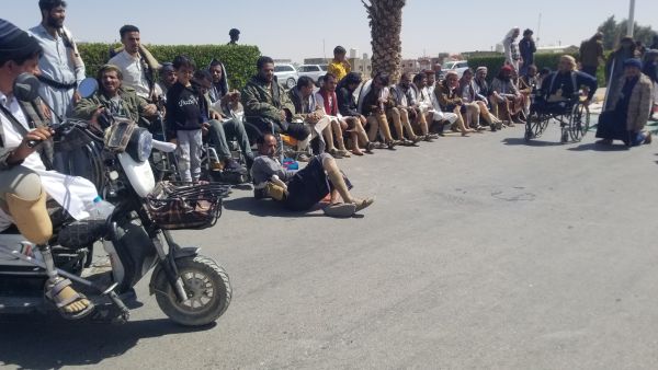 رابطة الجرحى تكشف نتائج لقاء وفد المعتصمين في مأرب مع رئيس مجلس القيادة في عدن (بيان)