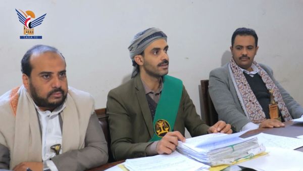 مليشيات الحوثي تواصل محاكمة 12 معتقلاً بينهم موظفون أمميون وسابقون في السفارة الأمريكية