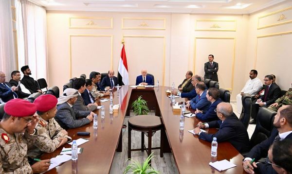 الرئيس يلتقي قيادات وشخصيات من الضالع ويؤكد الالتزام بمعالجة منصفة للقضية الجنوبية