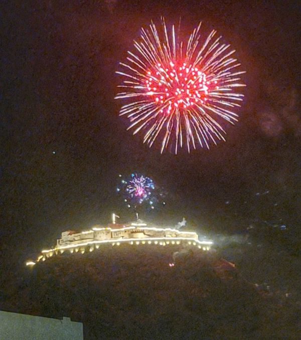 إيقاد الشعلة الـ15 لثورة 11 فبراير وفعاليات احتفالية في مأرب وتعز تشدد على تحرير صنعاء