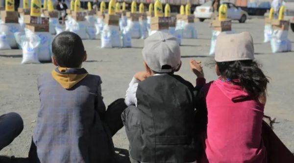 "استولوا على كل شيء".. بي بي سي: الحوثيون يدفعون منظمات الإغاثة في اليمن إلى الانهيار