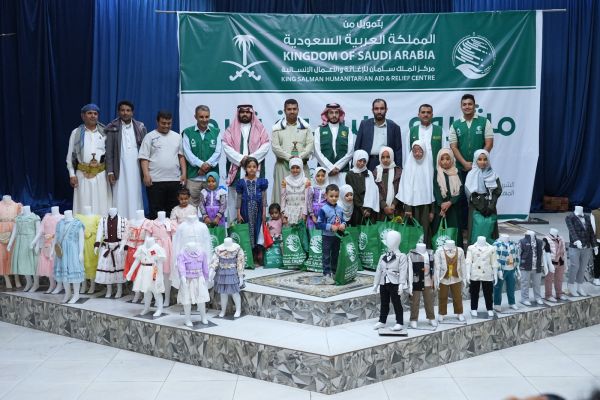 مأرب.. تدشين مشروع "كسوة فرح" لعدد 3600 طفل من الأيتام والنازحين