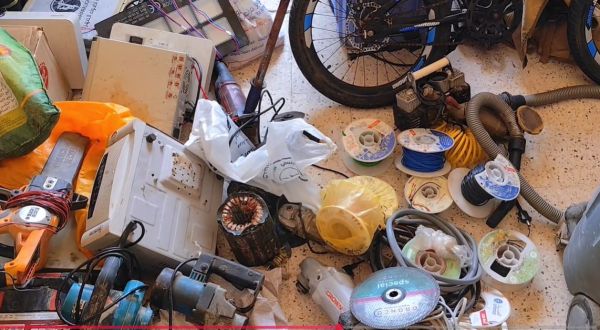 عمليتان أمنيتان في حضرموت والمهرة تُسقطان مروج مخدرات وخلية إجرامية وتضبطان أسلحة ومنهوبات للدولة