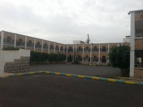 مليشيا الحوثي تغيّر اسم مدرسة آزال بصنعاء وتثير موجة غضب طلابي