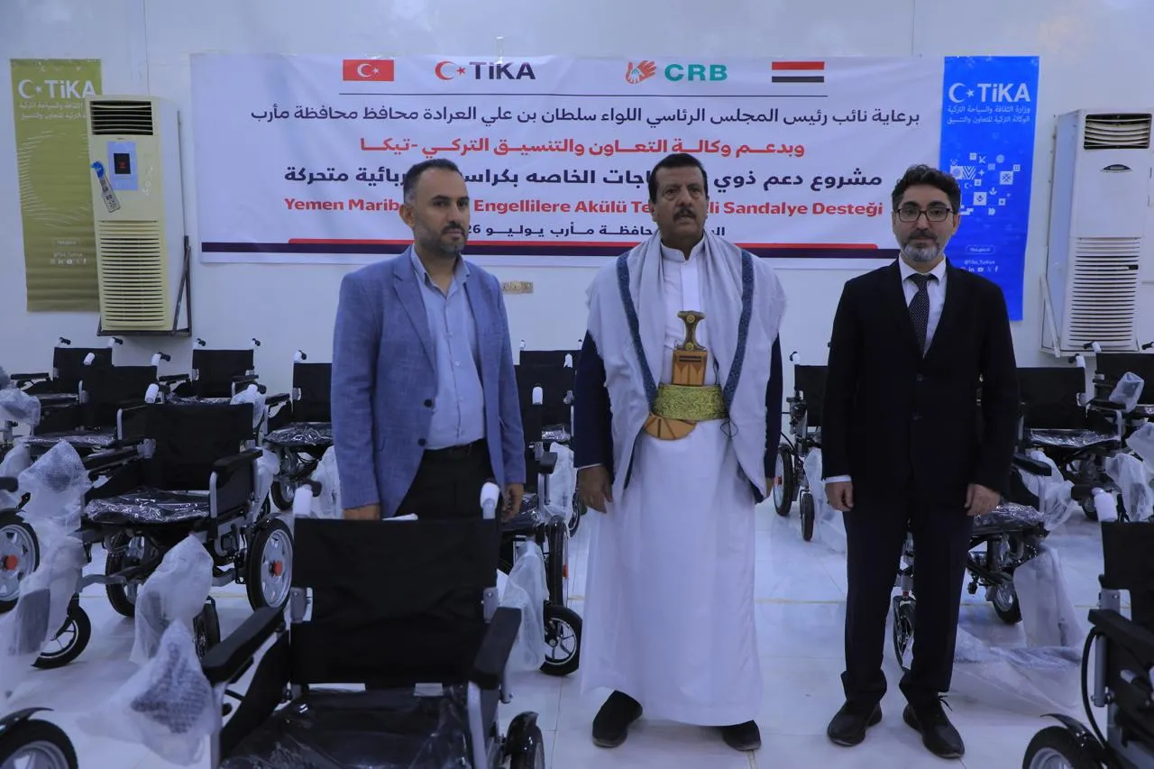 مأرب.. توزيع 70 كرسي كهربائي لذوي الإعاقة بدعم تركي